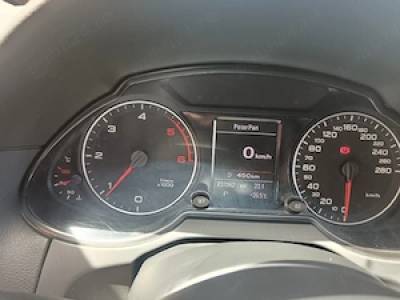 Vând Audi Q5 quattro an 2012 km 240000, unic proprietar în stare bună de funcționare.