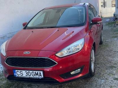 Vand Ford FOCUS An 2015, culoarea rosie!!!