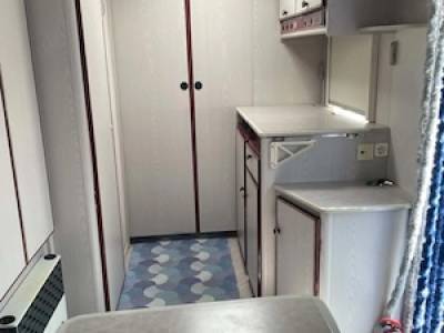 Vând (sau schimb cu autorulotă) rulotă Knaus, două camere, panou 450 W