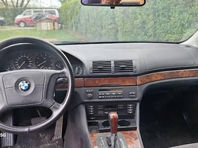 V&acirc;nd BMW 528i E 39