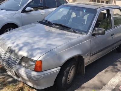 Opel Kadett S 1986 masină de colecție