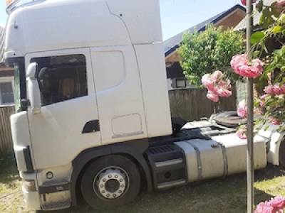 Proprietar  Vind   sau    Schimb   Scania an 2004 Eur 3   cu   tractor   agricol