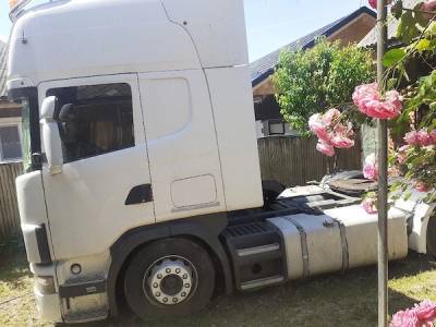Proprietar Vind sau Schimb Scania an 2004 Eur 3 cu tractor agricol