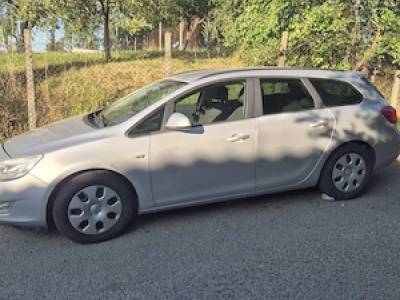 Opel astra j sport  1.7 diesel an 2011