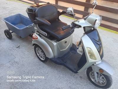 Vand moped triciclu