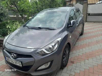 V&acirc;nd autoturism hyundai i30 1.6 crdi fabricat 2013