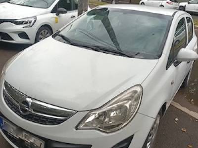 Opel corsad,1,4 benzină,100cp,culoare alb,an fabricație 2013