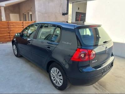 V&acirc;nd VW Golf 5, motor 1,6 benzină