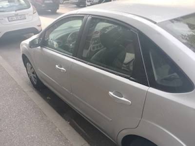 Vând Ford focus