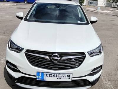 Opel Grandland X 1.2 benzină 130 CP alb perlat