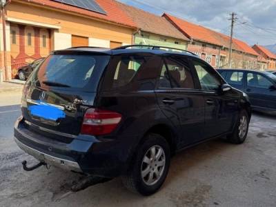 V&acirc;nd Mercedes ML 280 CDI 4x4 și remorcă cu prelată ideală pentru transport marfă sau animale