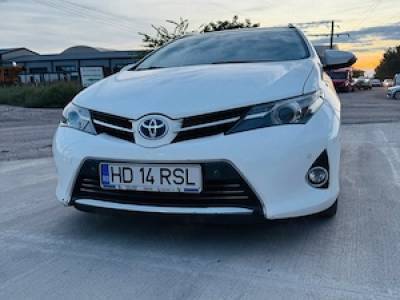 Vand Toyota Auris 1.8 hibrida