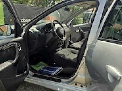 Dacia Duster Benzina + Gaz an 2012 motor 1600 cm3 benzina aer conditionat Garantie